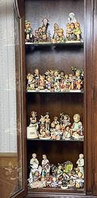 Hummel Figurines & Statuettes for Sale at Auction