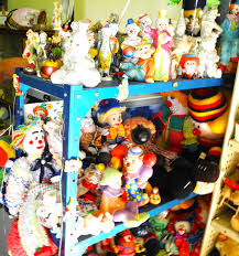 Little Darwin: DINNER BELL COLLECTION , CLOWNS GALORE IN EXCITING ENDLESS GARAGE SALE ADVENTURES #4