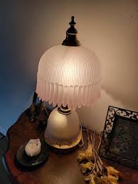 Does anyone recognize this lamp? : r/glasscollecting