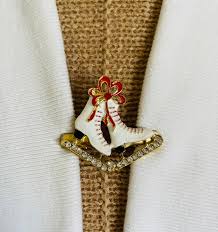 Sweater Clips Figure Skates Sweater Clip Ice Skates Cardigan ...