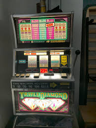 IGT Triple Diamond Reel Slot Machine