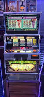 IGT Triple Diamond Slot Machine