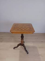 Tavolo da gioco in noce intarsiato con scacchiera, inizio ...