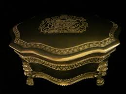 English Style Silver Crested Lion Medallion Jewelry Box Coat of Arm – Designer Unique Finds