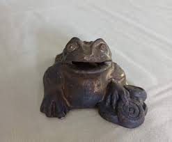 Pottery-burning three-legged toad for luck and luck, mascot ...