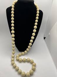 Vintage 1950-60's Ivory Funky Retro Plastic Beaded w ...