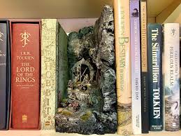 Custom Middle Earth Lord of the Rings Book Nook - Etsy