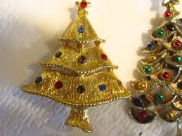 Lot of 5 Christmas Pins 4 Trees 1 Horse Drawn Sleigh Vintage Christmas Pins - Etsy