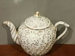 BEAUTIFUL HAND PAINTED GOLD ENGLISH SMALL TEAPOT | eBay