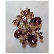 Mid century purple rhinestone brooch. For Sale at Ruby Lane