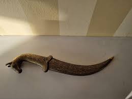 Help with this Indian khanjar (?) : r/SWORDS