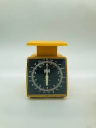 Vintage Hanson Kitchen Scale: Mustard Yellow Plastic, Made ...