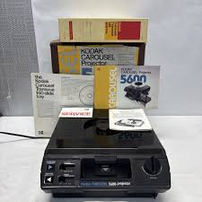 Kodak Carousel Projector 5600 +kodak 140 Slide Tray + Box ...