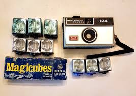 VTG Kodak 124 Instamatic Camera & Flashbulbs LOT Magicubes GE Sylvania Untested | eBay