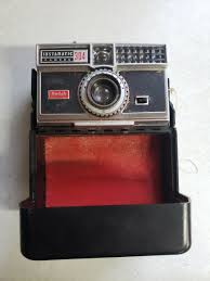 VINTAGE 1960s KODAK INSTAMATIC 304 CAMERA w/ CASE Untested ...