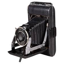 Art Deco Kodak Vigilante Junior Six-20 Folding Camera c.1940-1948 For Sale at 1stDibs | deco vigilante, vigilante deco