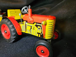 Zetor Tractor and Trailer Set in Original Box 1:25 Scale Inv ...