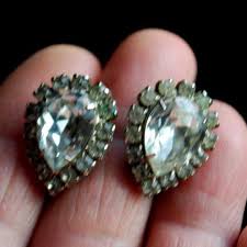 1950 Vintage , Old Hollywood Teardrop Shape Clip on Earrings, Clear Rhinestones/ Crystal , Silver Tone Meta Base, by Weiss. - Etsy Canada