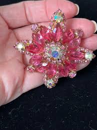 VTG FABULOUS UNSGN BEAUTY HOT PINK NAVETTE~FIERY AB TIP FLORAL DESIGN BROOCH PIN · Whatnot: Shop, Sell, Connect