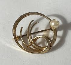 Vintage Triple Stacked Wreath Brooch Pin Faux Pearl Gold ...