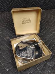 vtg Kriss Kross Razor Blade Sharpener Stropper w/ Box and Instructions – ineedths