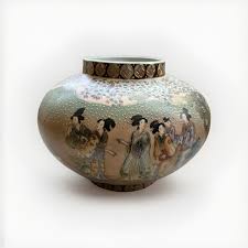 Vintage Japanese Kutani Style Porcelain Vase - Raised Gold ...