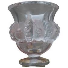 Stunning Lalique Crystal Dampierre Bird Vase Designed in 1948 by Marc Lalique at 1stDibs | lalique dampierre vase, lalique barware, lalique bird vase