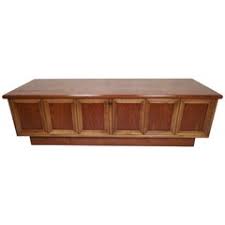 Mid-Century Modern Lane Trunk at 1stDibs | mid century modern trunk, mcm lane cedar chest, lane mcm cedar chest