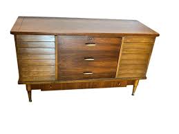 Sold at Auction: Mid Century Lane Cedar Chest on Legs
