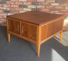 Pair of MCM Walnut "Rhythm" Series End Tables by Paul McCobb ...