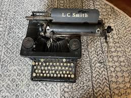 Antique LC Smith carriage stuck : r/typewriters