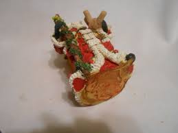 Christmas Holiday resin Santa Claus figurine with wood base ...