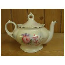 1960s Lefton Porcelain Musical Tea Pot – Tea for Two. For Sale at Ruby Lane