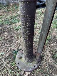 Vintage Cast Iron Well Pump Garden Yard Décor Challenge Co ...