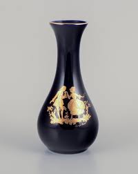 Limoges, France. Two porcelain vases decorated with 22-karat gold leaf – L' ART COPENHAGEN