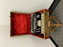 Used *Other Brand LIRA MODEL 20 ACCORDIAN Accordians and Concertinas Accordians and Concertinas