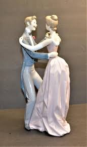 LLADRO Spain ANNIVERSARY WALTZ Gloss 12 1/4"h Figurine #1372 ...