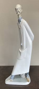 Lladro Figurine Medico Doctor #4602 Glazed Finish Retired-14 ...
