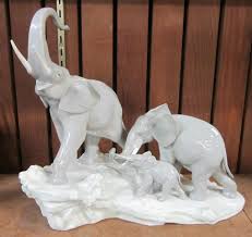 Lot - Lladro "Elephants Walking" Sculpture