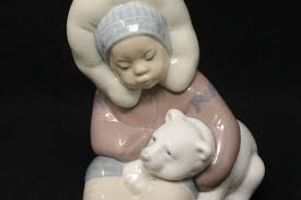 MINT Lladro Eskimo Playing Figurine #1195, 4 3/4" Tall ...