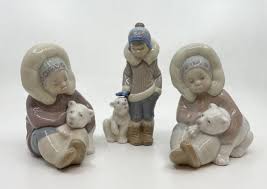 Lot - LLADRO ESKIMO FIGURINES #5238 AND #1195