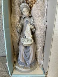 Lladro 5126 Sewing A Trousseau w/ Original Box - Medieval ...