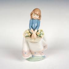 Sold at Auction: May Flowers 1005467 - Lladro Porcelain Figurine