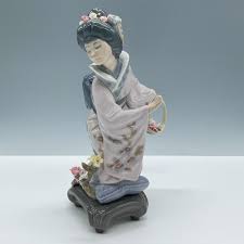 Sold at Auction: Michiko 1001447 - Lladro Porcelain Figurine