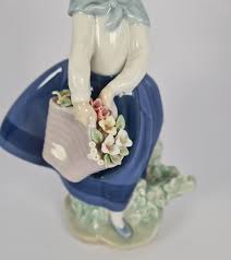 Lladro 'pretty Pickings' Figurine, Porcelain Girl With ...