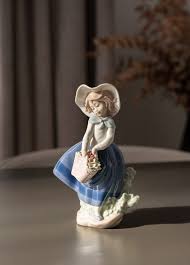 Pretty Pickings Girl Figurine | Lladró® USA