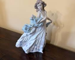 Lladro Figurine Blushful Girl #5026 - Etsy