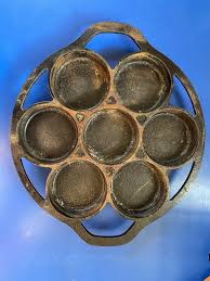 Scored this Lodge biscuit pan at a thrift store yesterday and cleaned it up. Can't wait to use it! Anyone have a recipe they particularly like? : r/castiron