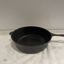 Vintage Cast Iron Unbranded Ware Skillet No. 8 | eBay