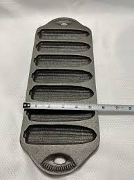 Benjamin Medwin Cast Iron Cornbread Skillet 7 Loaf Corn Shaped Bread Pan EUC | eBay